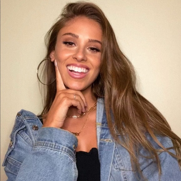 Meet your Posher, Lauren - Picture 1 of 1